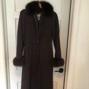 Elegant, fitted, warm coat w/fur collar and cuffs